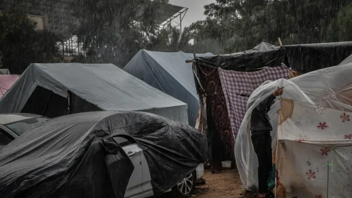 Over 75% of Gaza is displaced. Some are living in temporary shelters like tents or cars, others are sleeping in the open. PHOTO: Abed Zaqout/ICRC